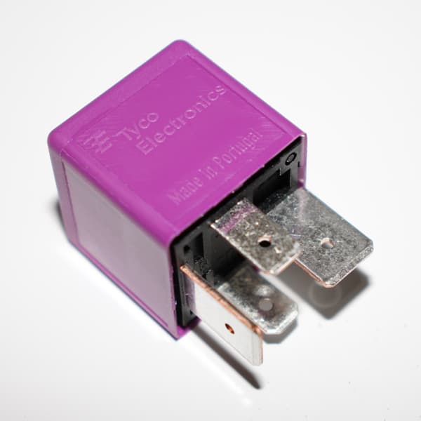 Relay bomba combustible orig astra /vectra 06/11