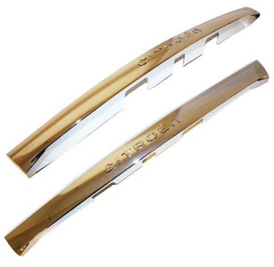Moldura cromada tapa baul p/camara c4 lounge