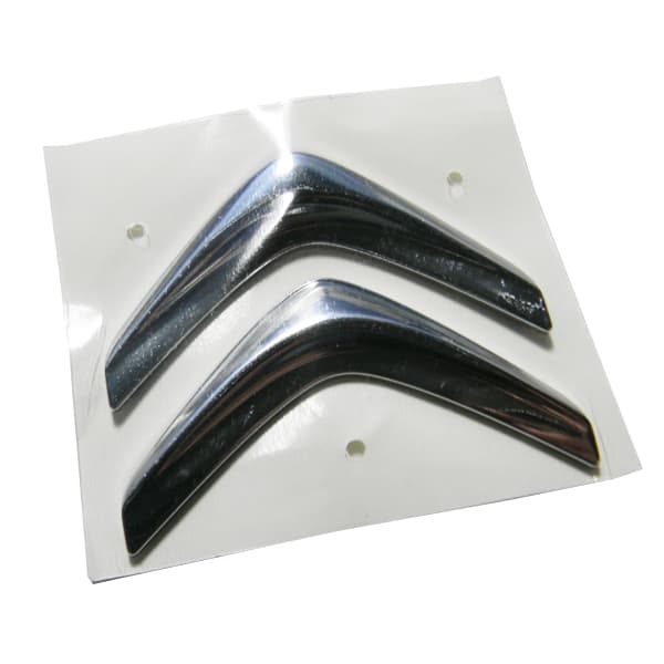 Insignia en tapa de baul (chevron) original c4