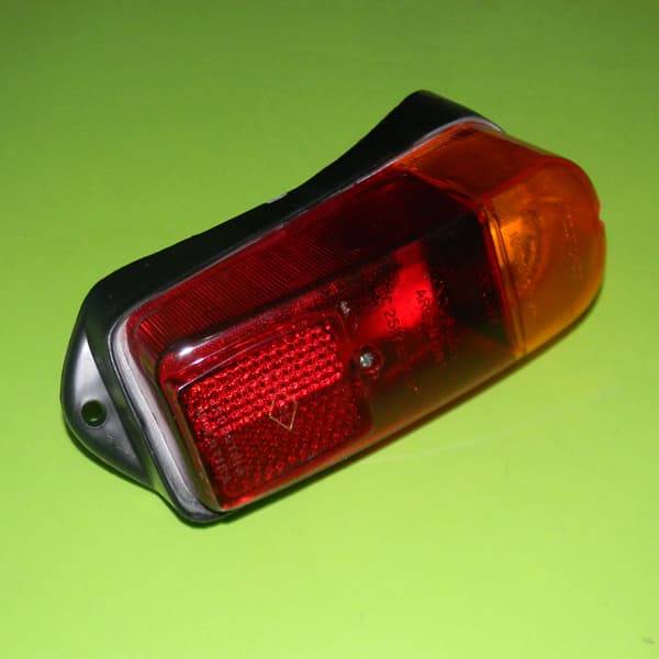 Faro tras.izquierdo base plastico f.600