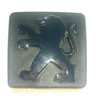 INSIGNIA TAPA MOTOR ORIG. 206/306/307/406/PARTNER