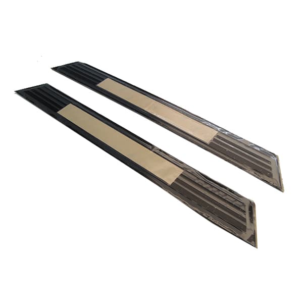 Embellecedor zocalo int pta orig duster
