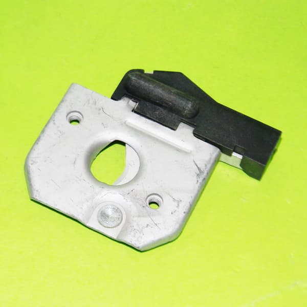 Cerradura capot inferior clio ii
