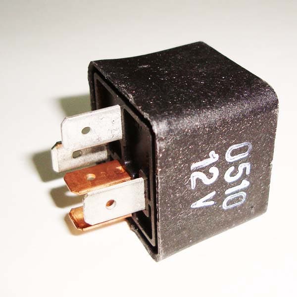 Relay b/combustible 5t (196) r-19/21/clio