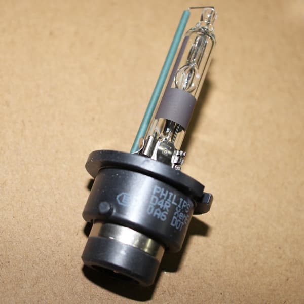 Lampara philips d4r 42v 35w p32d-6 xenon**