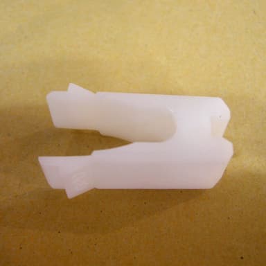 CLIP PEDAL EMBRAGUE-PLASTICO-FOX-SURAN-TREND-POLO