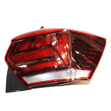 FARO TRASERO DER (ORIG) POLO 18/